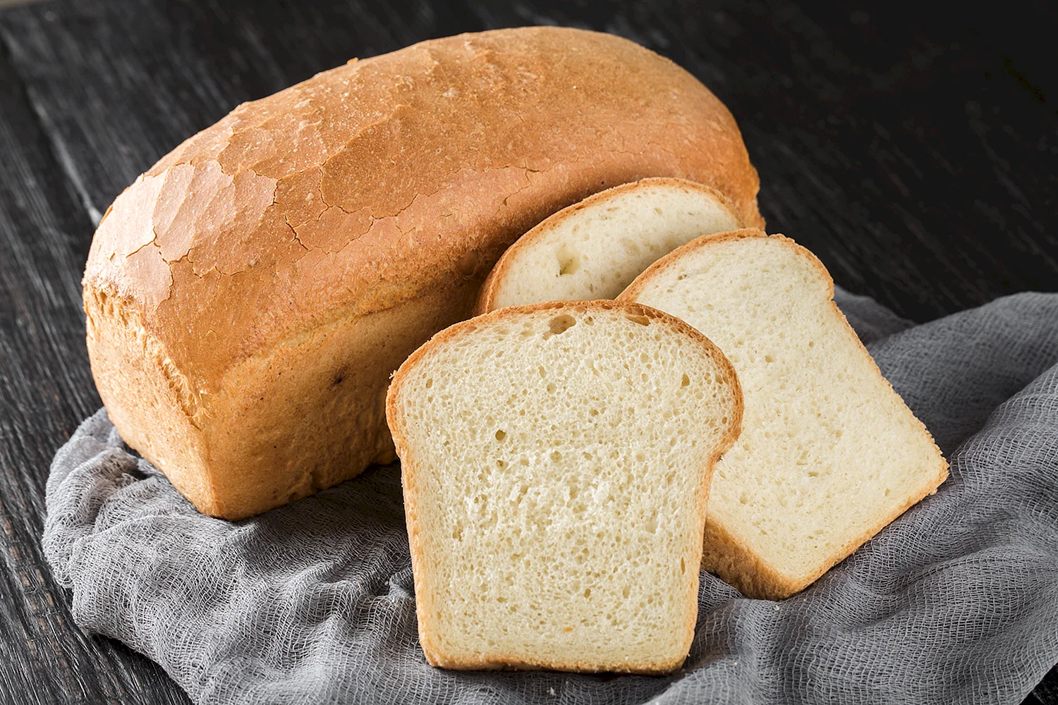 Буханка белого хлеба