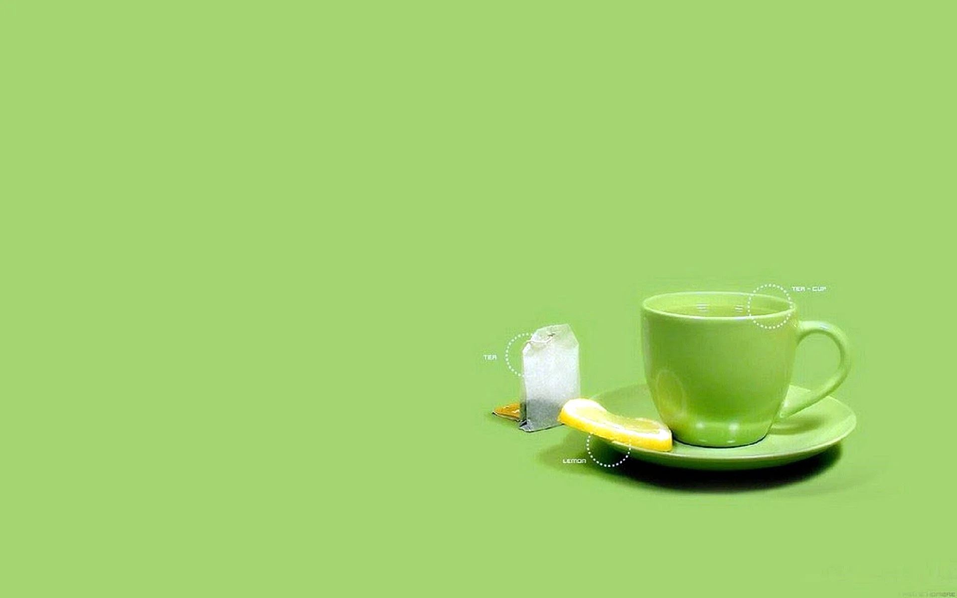 Чашка чая на зелёном фоне