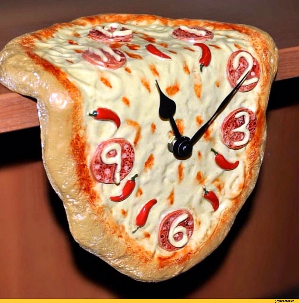 Часы в виде пиццы