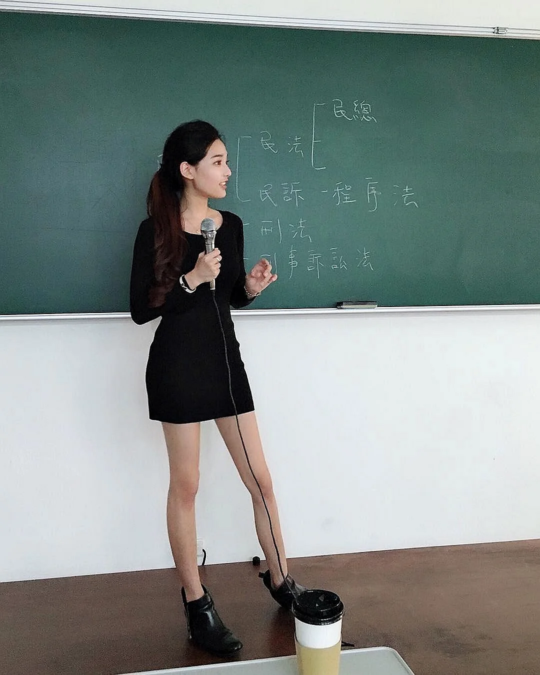 Чэн Цзян-Вэнь учительница