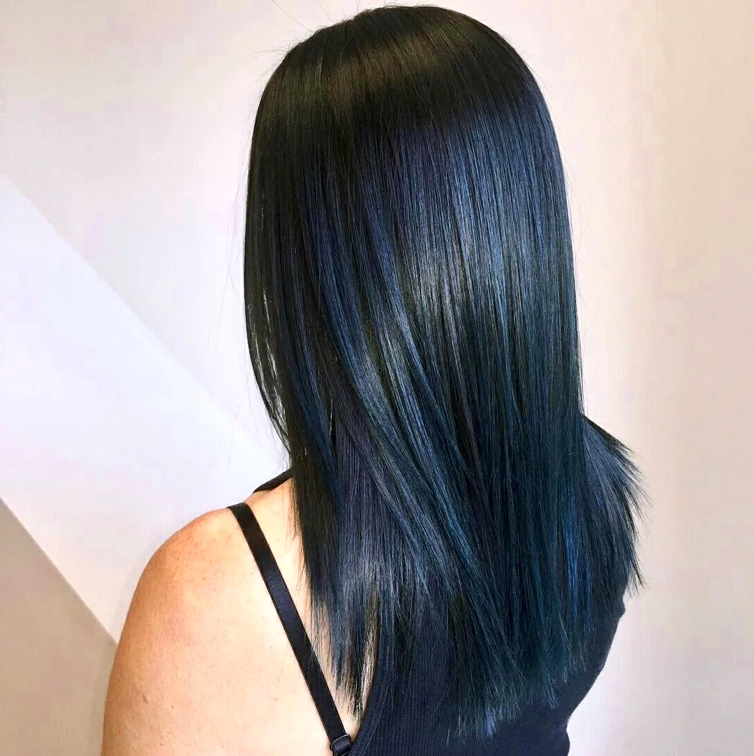 Чёрные волосы с синим отливом