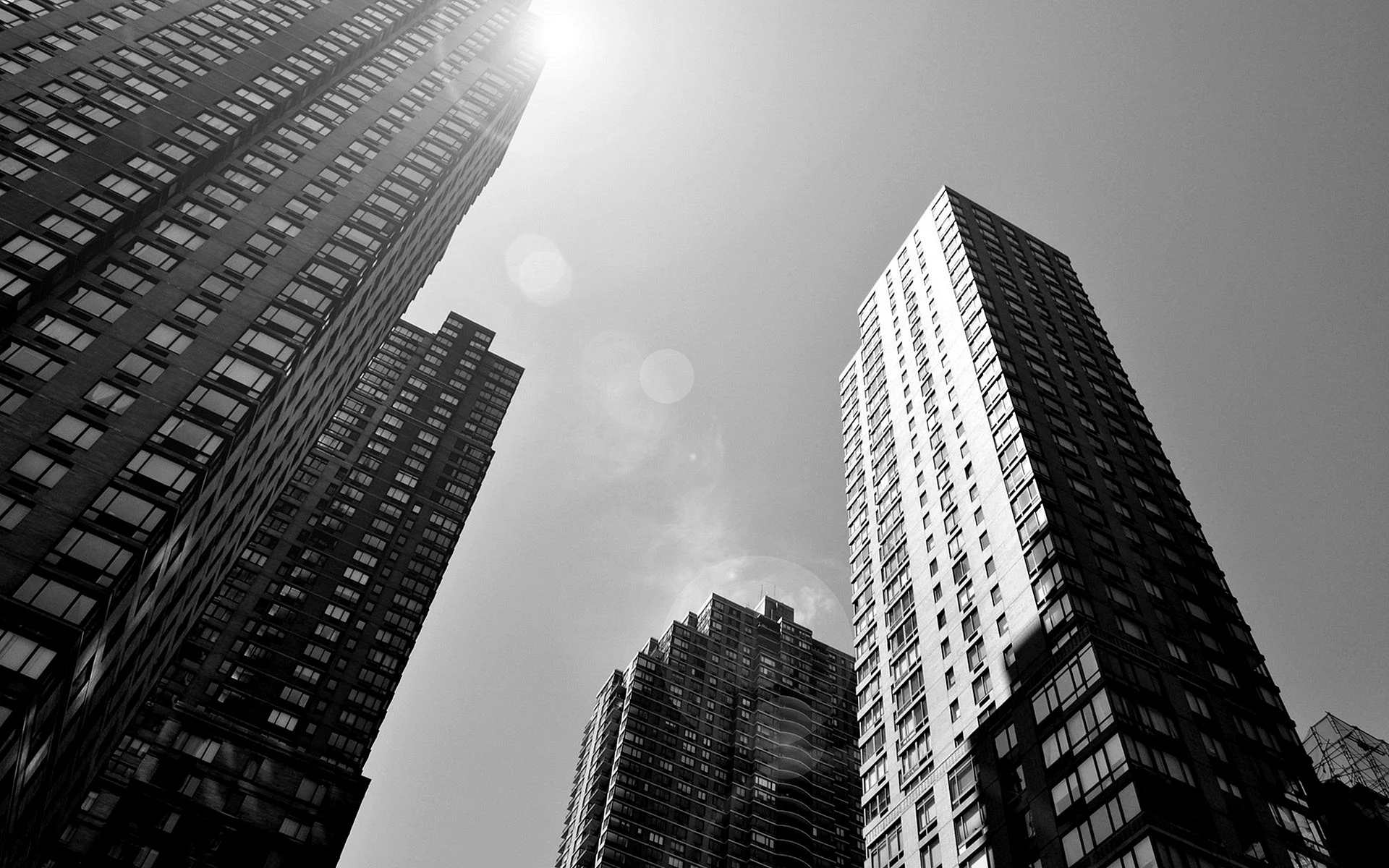 Черный небоскреб в Нью-Йорке
