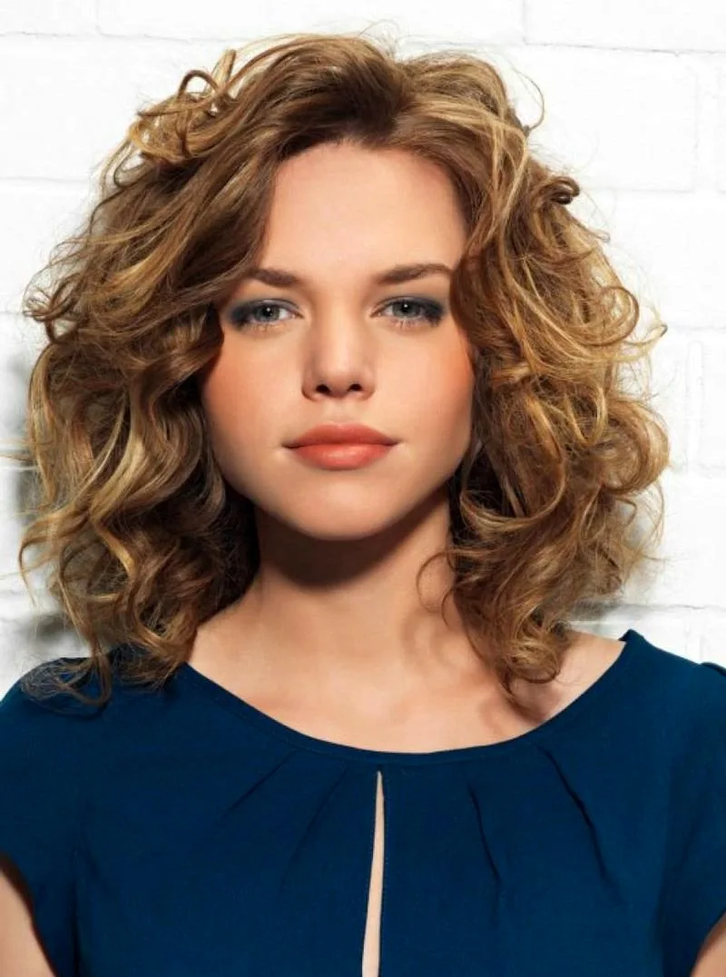 Curly Bob модель