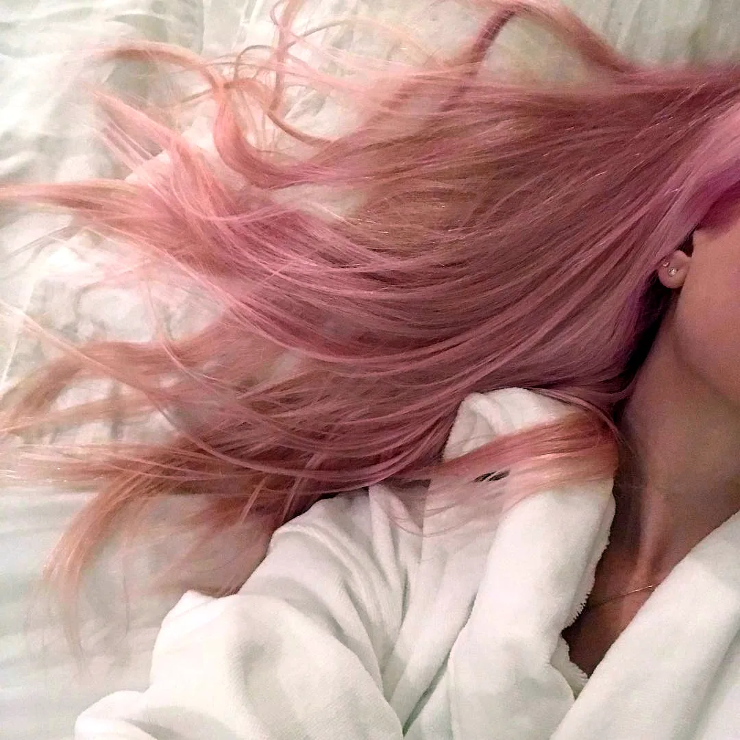 Даяна Кранк розовые волосы
