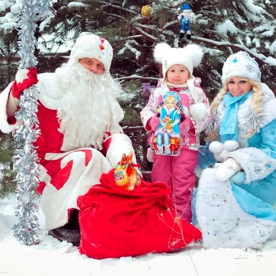 Дед Мороз и Снегурочка с детьми