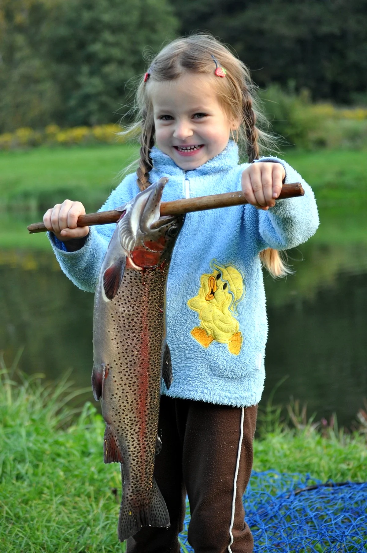 Дети на рыбалке