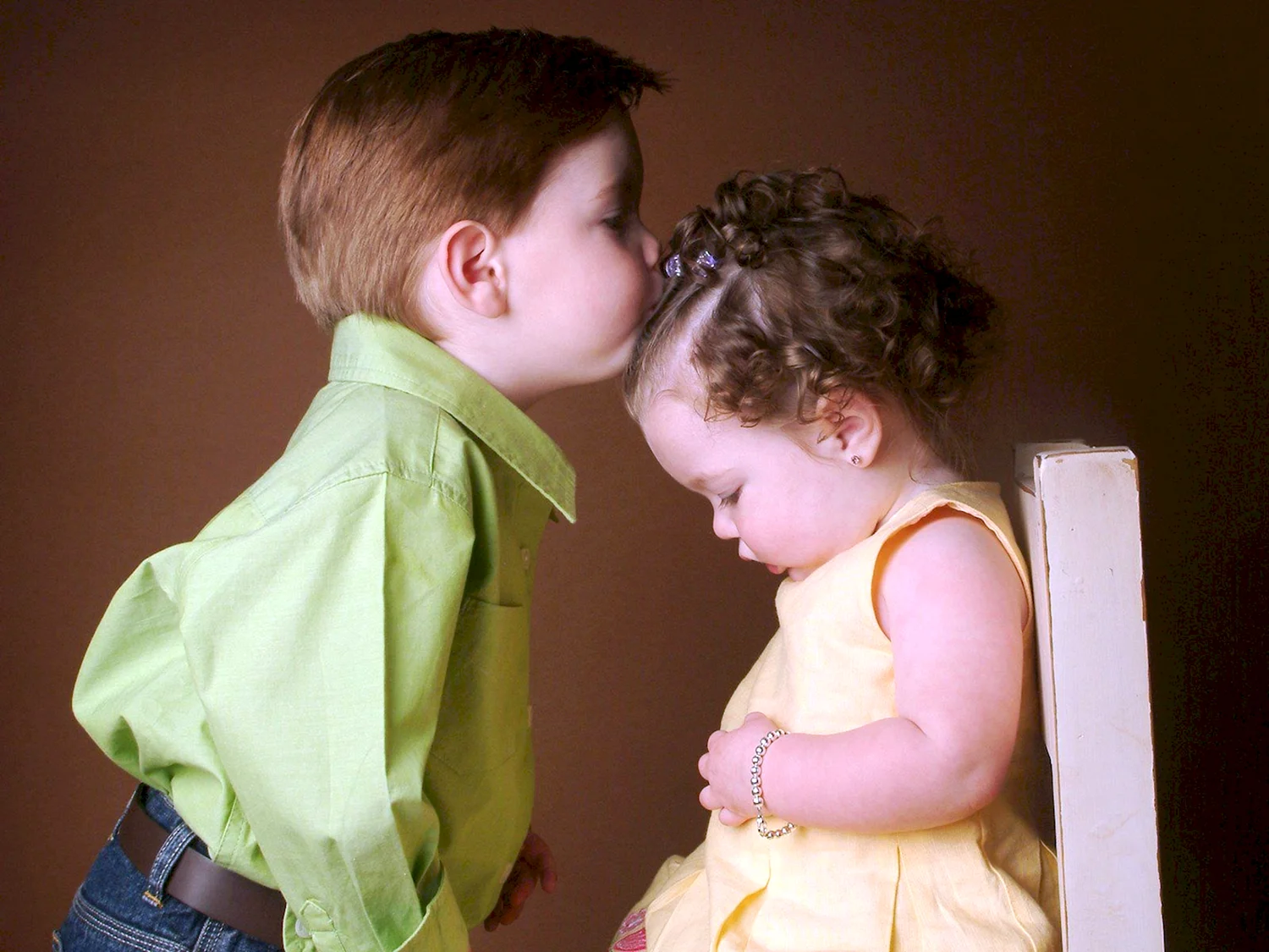 Дети целуются в губы и с языком в 10 лет
