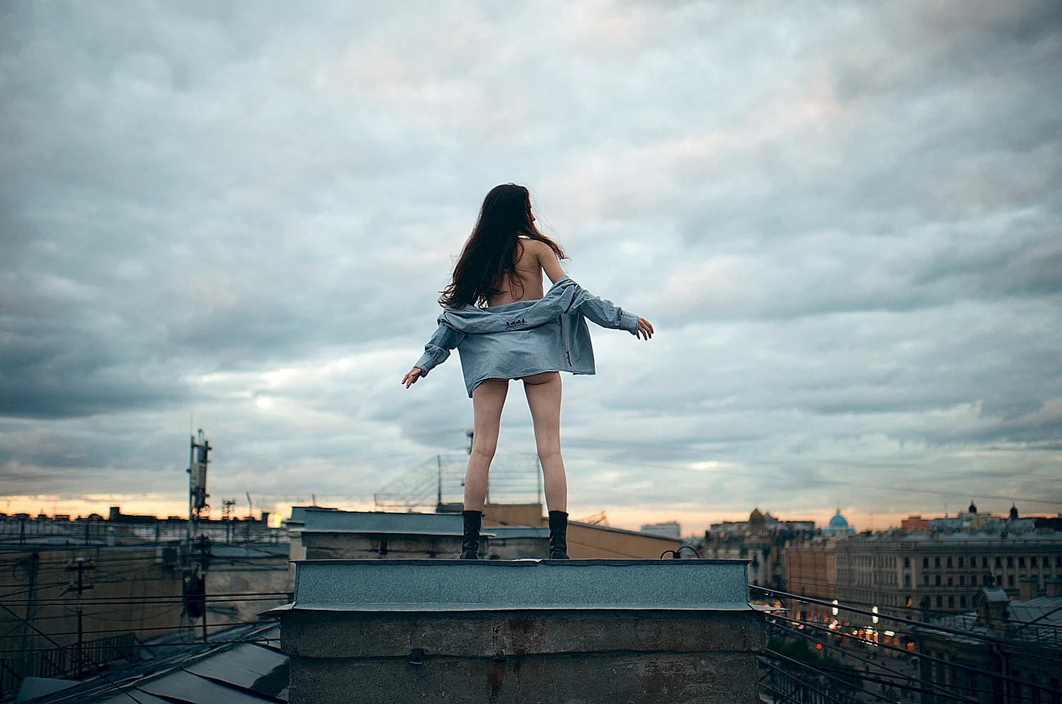 Девочка на крыше