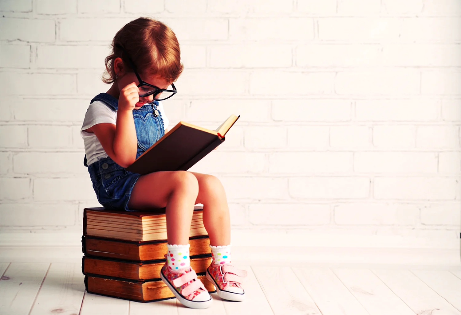 Девочка с книжкой