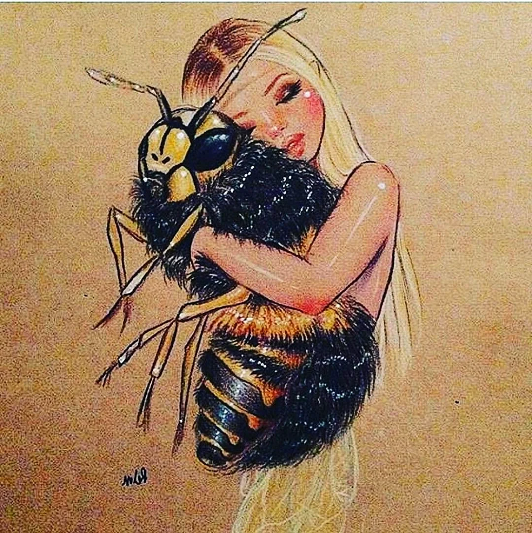 Девушка пчела