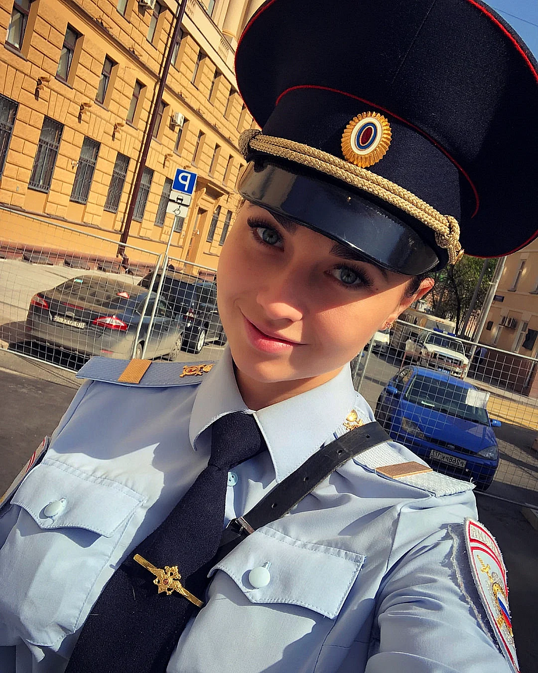 Девушка полицейский