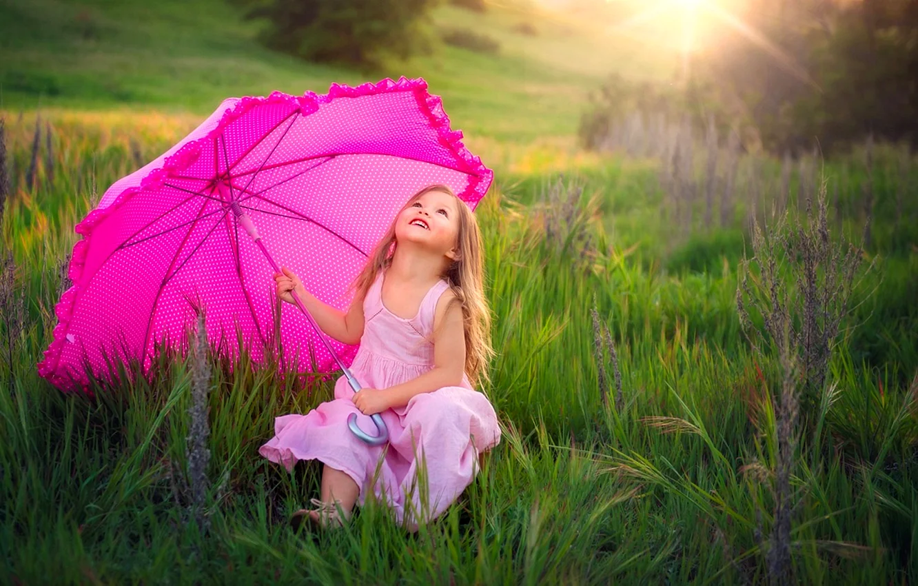 Девушка с летним зонтиком