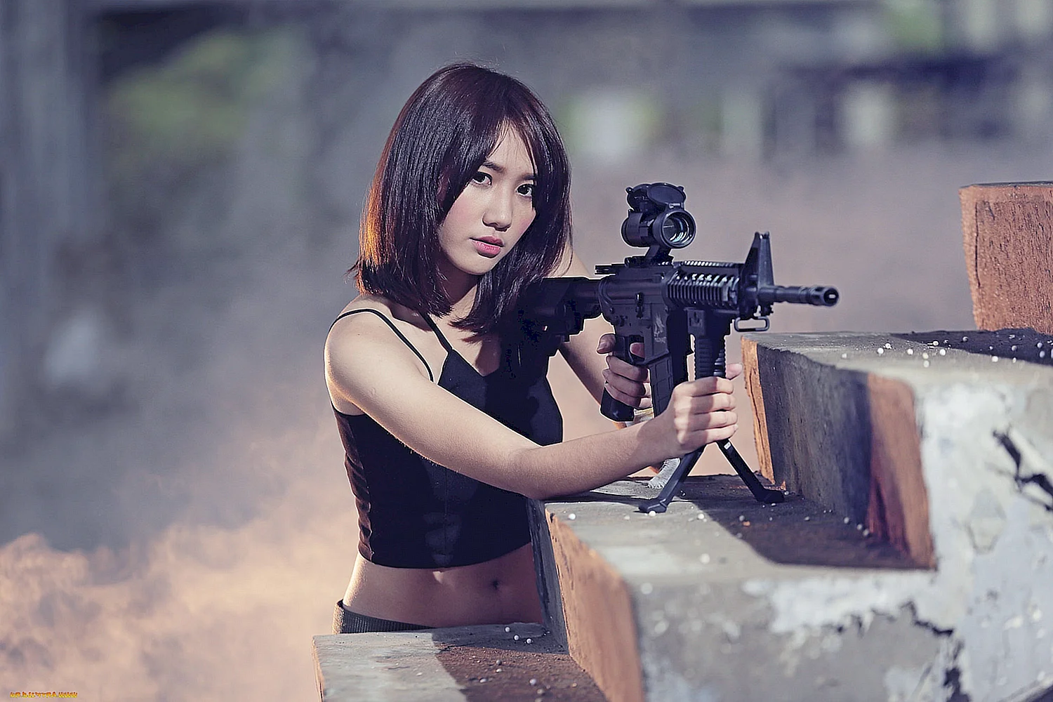 Девушка с оружием