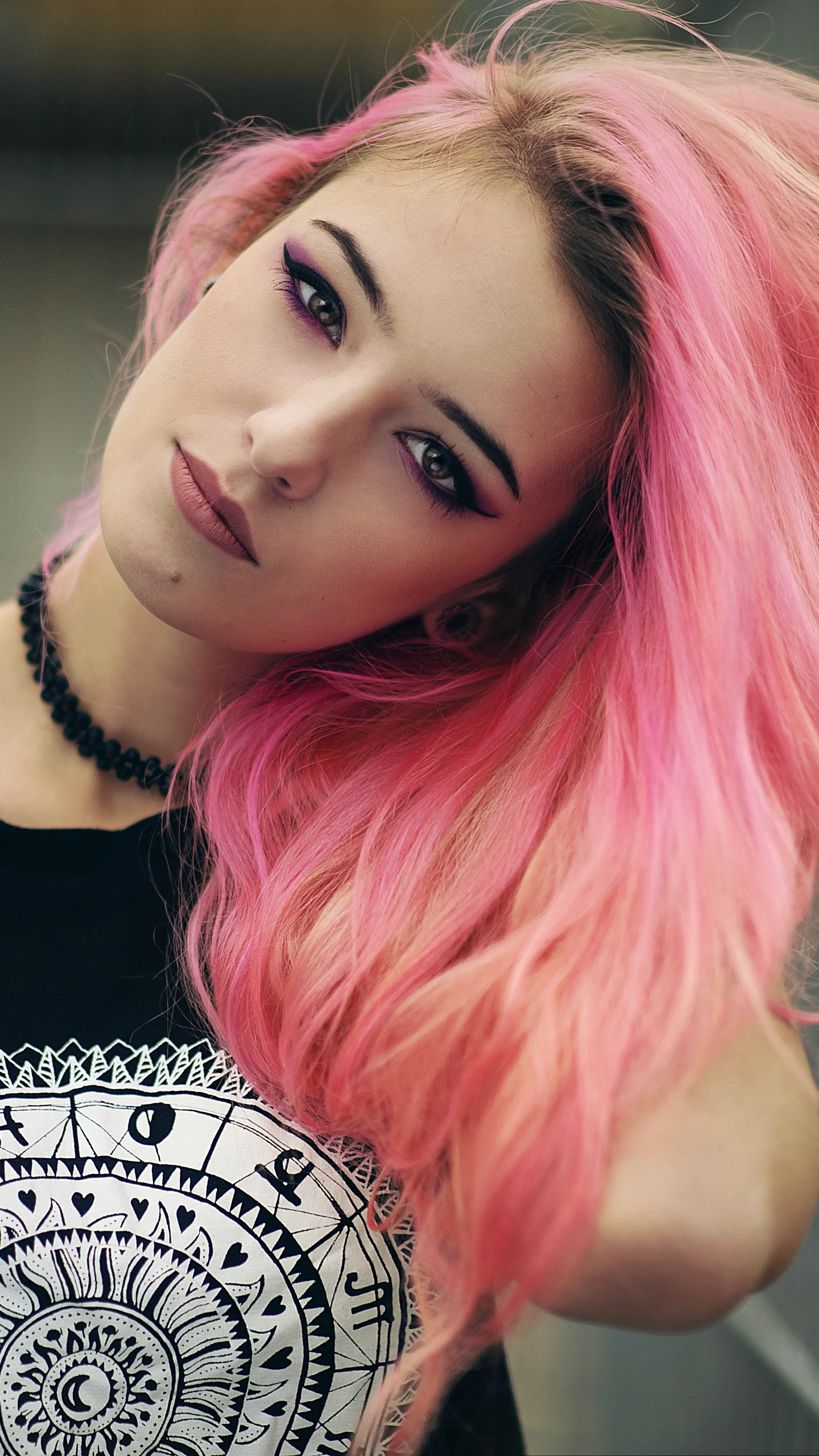 Девушка с розовыми волосами Coffee