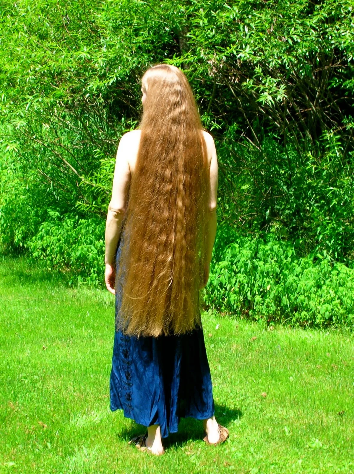 Девушка с самыми длинными волосами