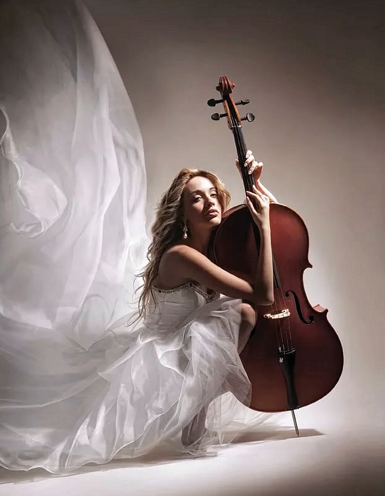 Девушка с виолончелью