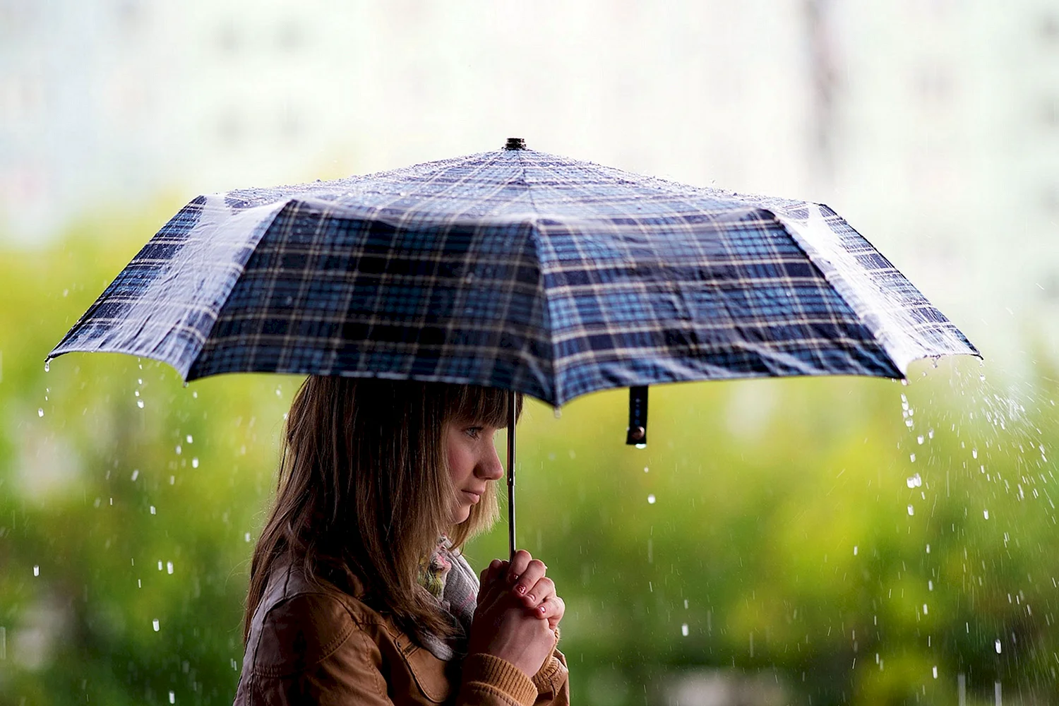 Девушка с зонтом