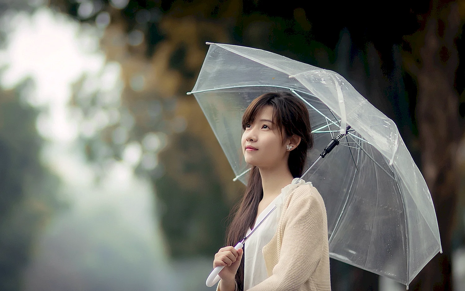 Девушка с зонтом