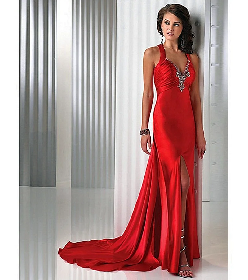 Девушка в Красном Вечернем платье