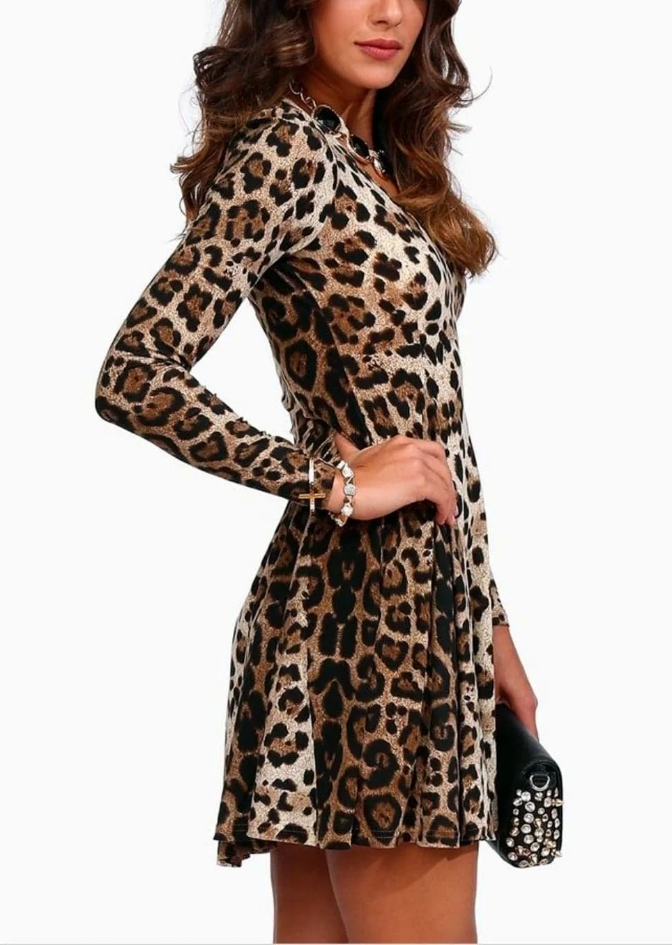 Девушка в леопардовом платье