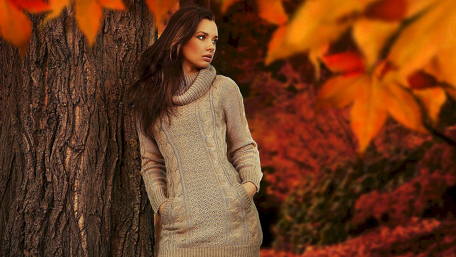 Девушка в свитере осень
