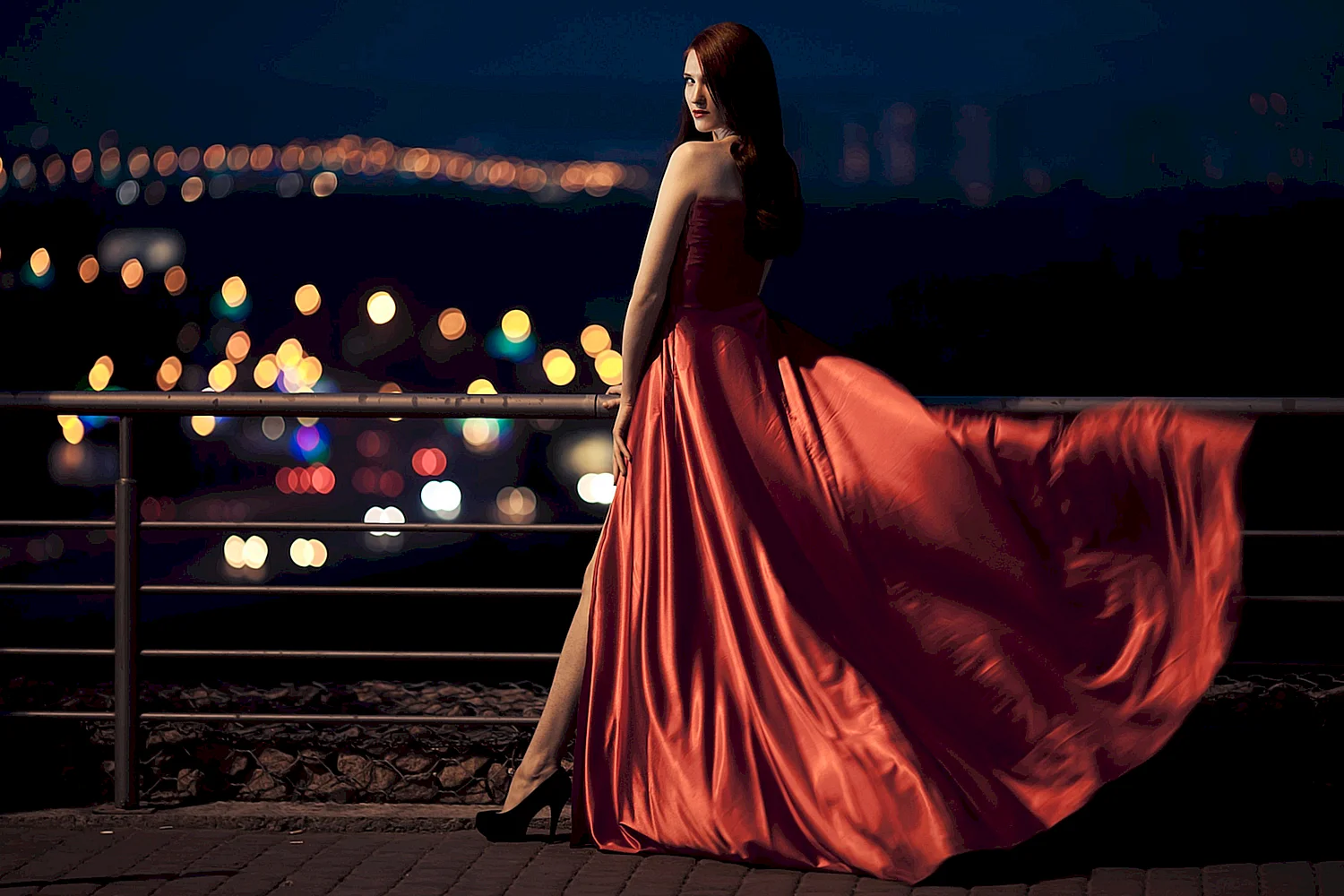 Девушка в Вечернем платье