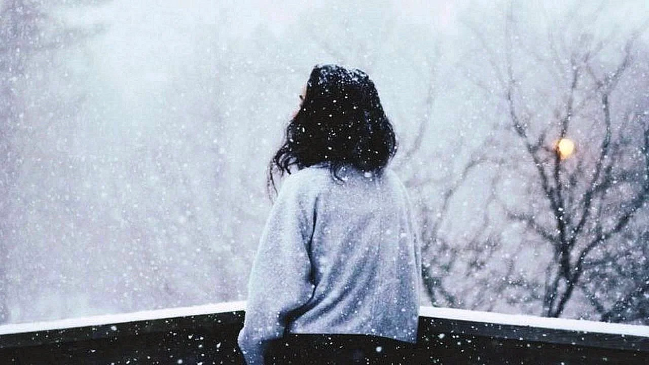 девушка со спины зимой | Блоггерский стиль, Женская портретная фотография, Зимняя фотография