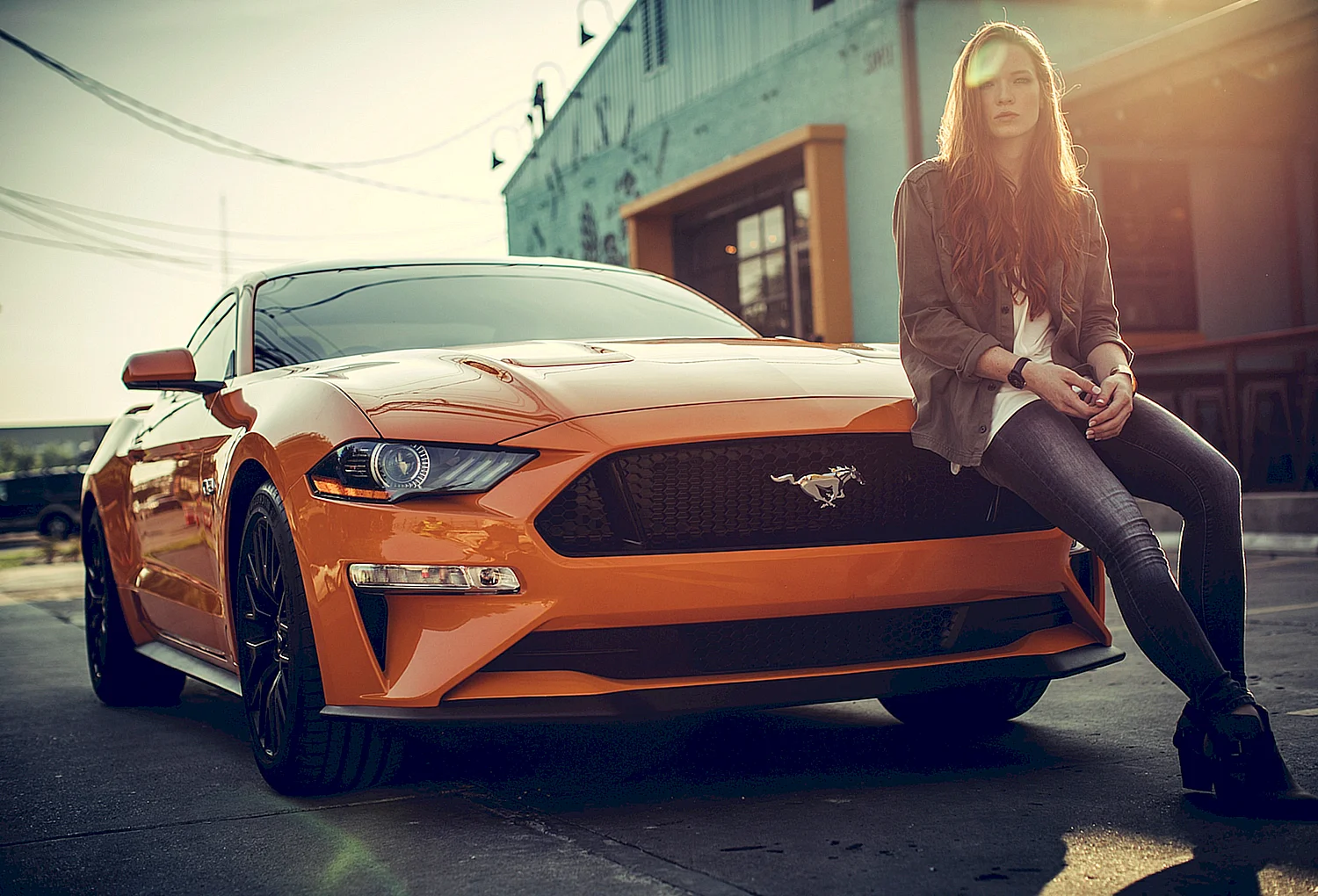 Девушки и Ford Mustang