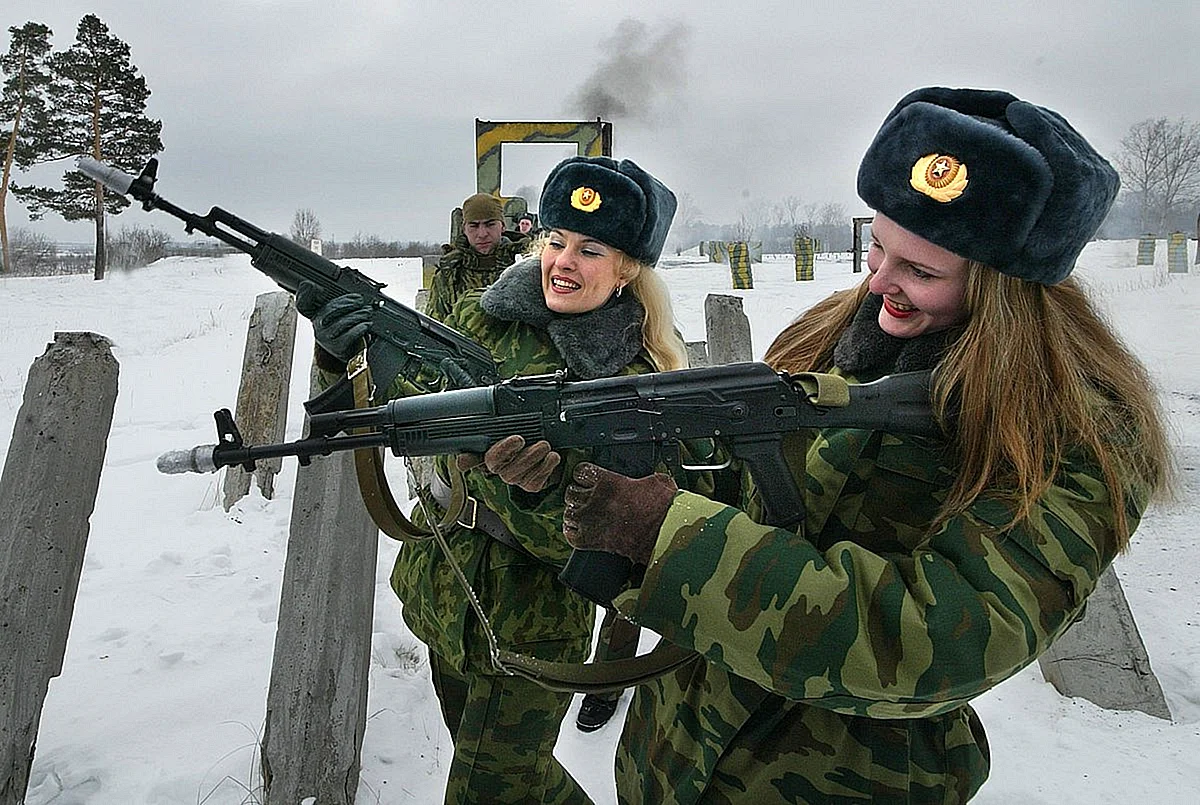Девушки в армии