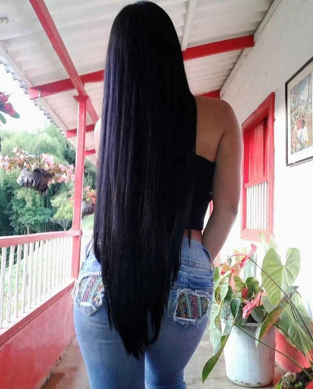 Длинные черные волосы с зади