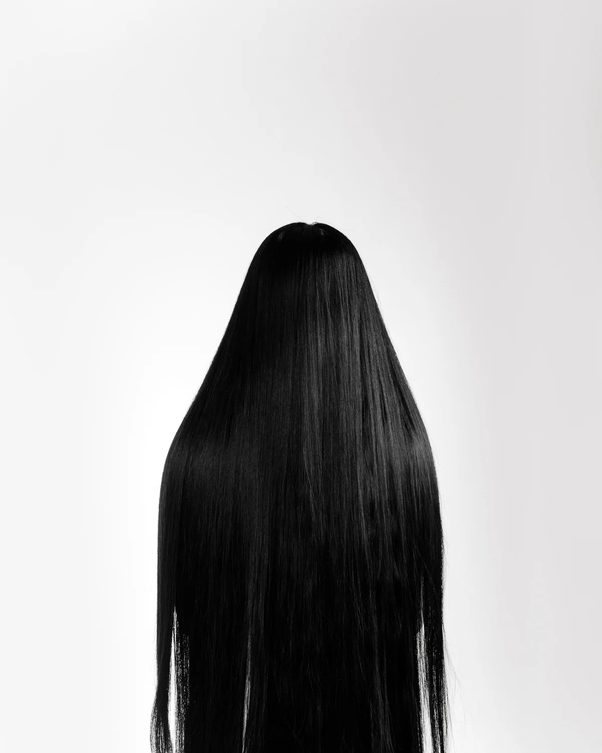 Длинные черные волосы сзади