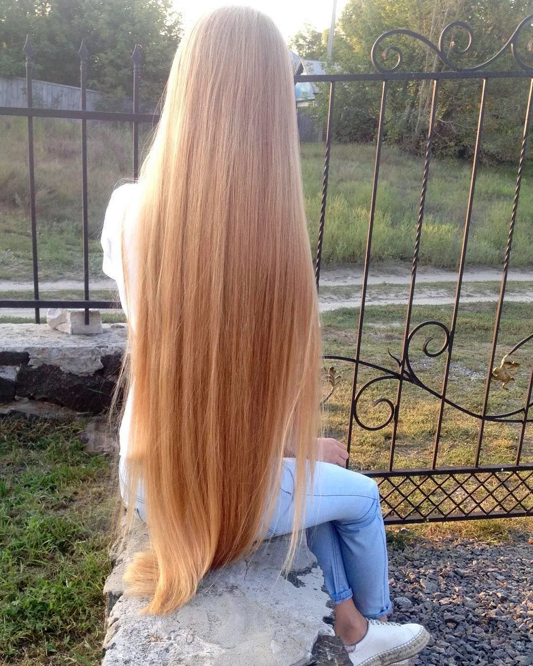 Длинные густые светлые волосы