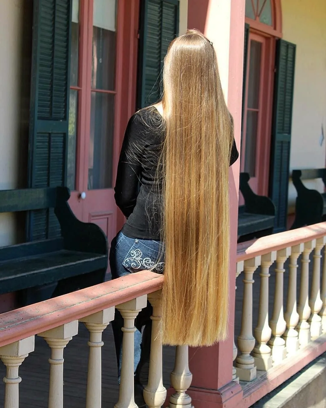 Длинные нарощенные волосы