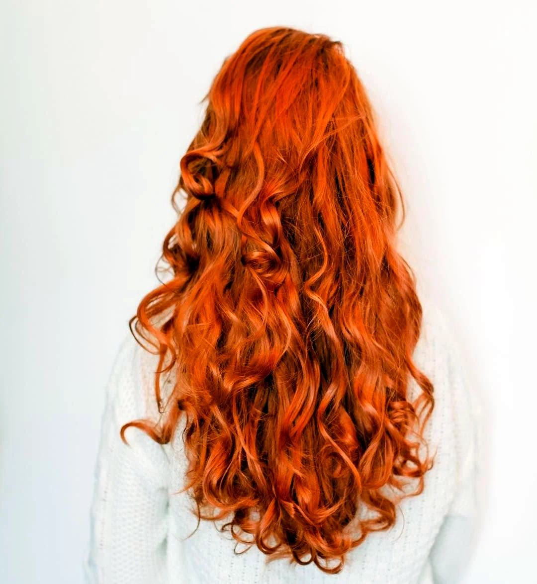 Длинные рыжие кудрявые волосы