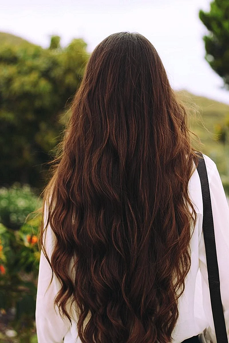 Длинные шатеновые волосы