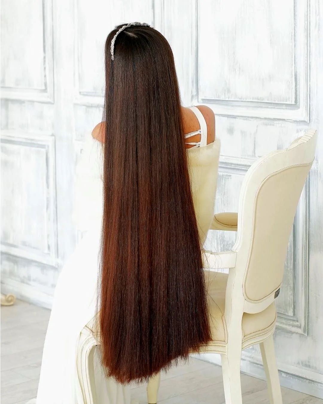 Длинные шелковистые волосы