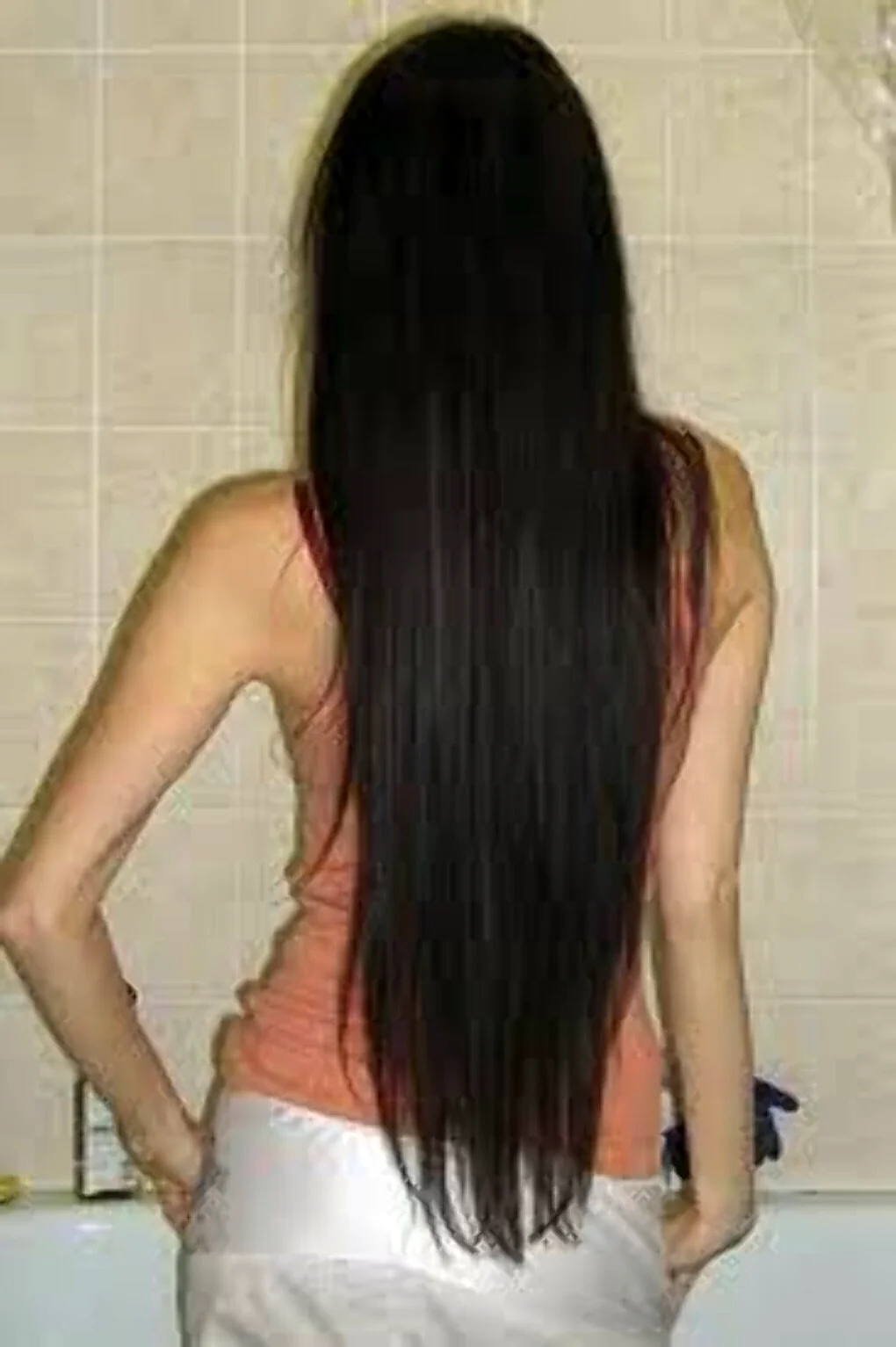 Длинные тонкие волосы со спины