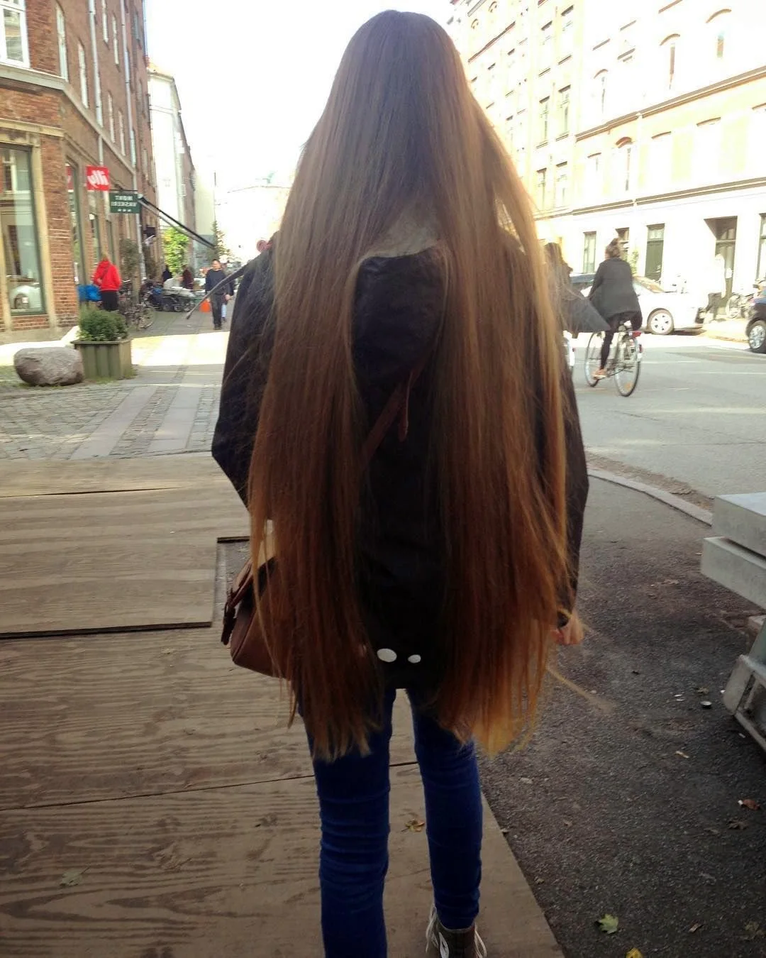 Длинные волосы до поясницы