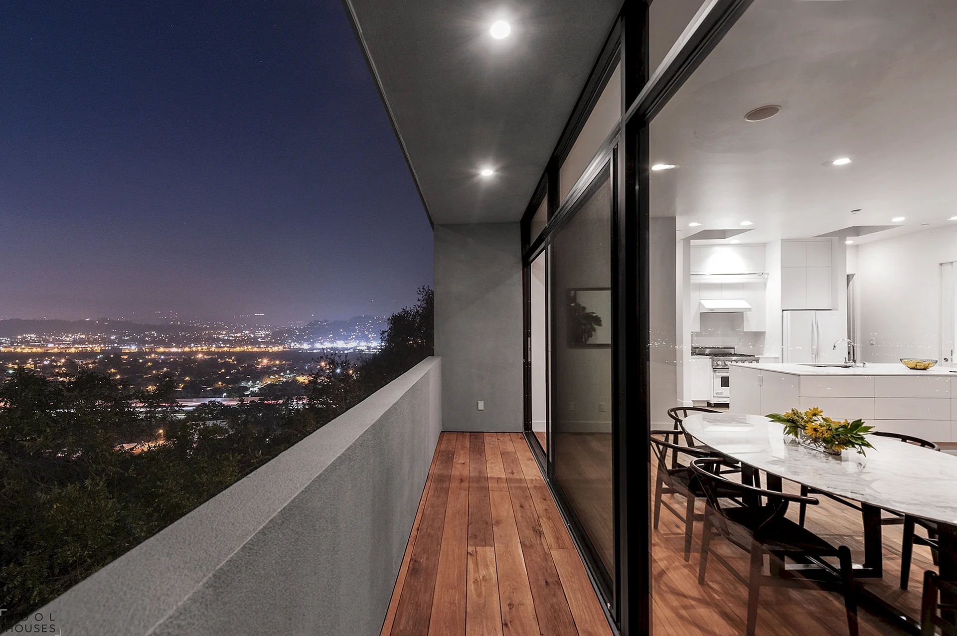 Дом с видом на Лос Анджелес