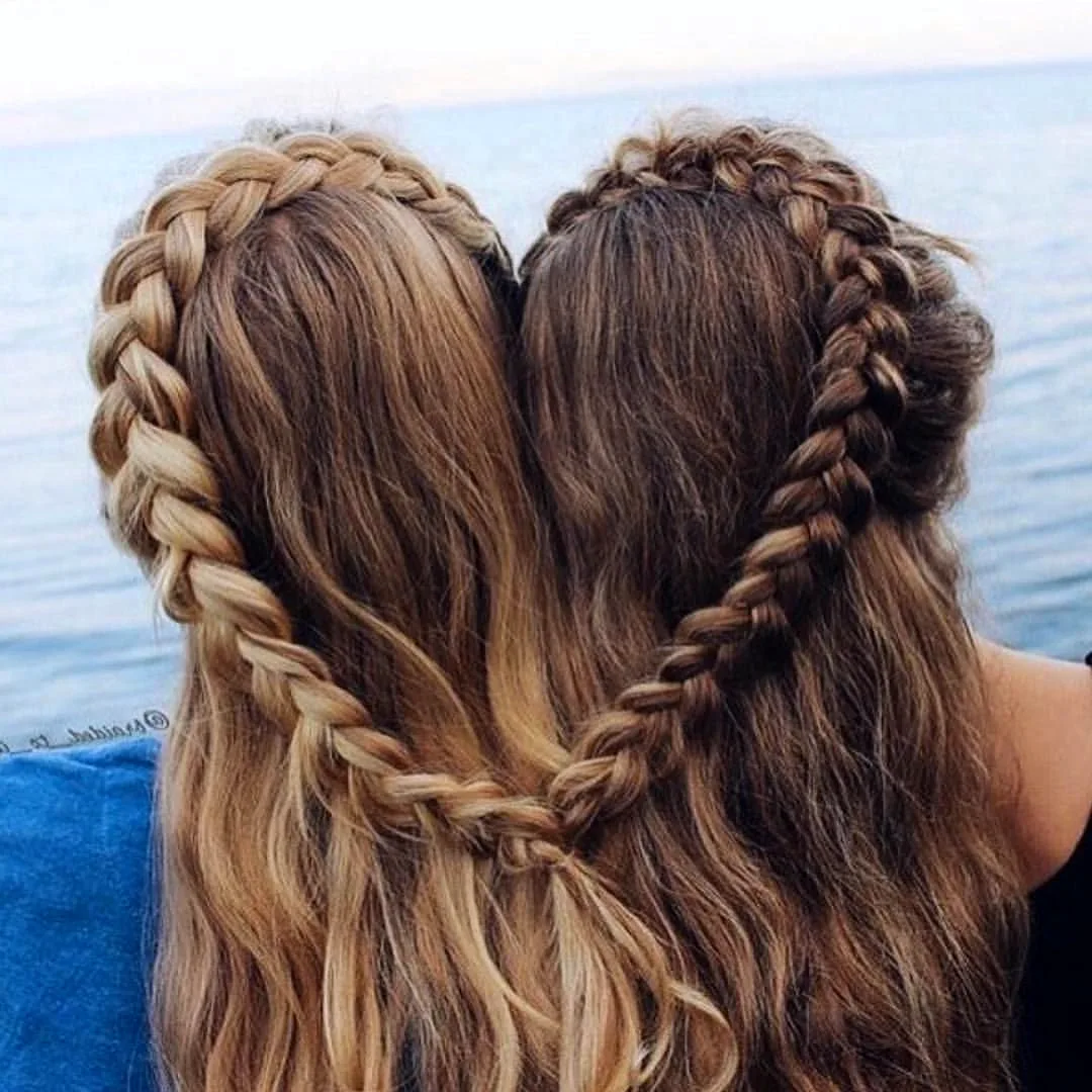 Две девушки одна коса