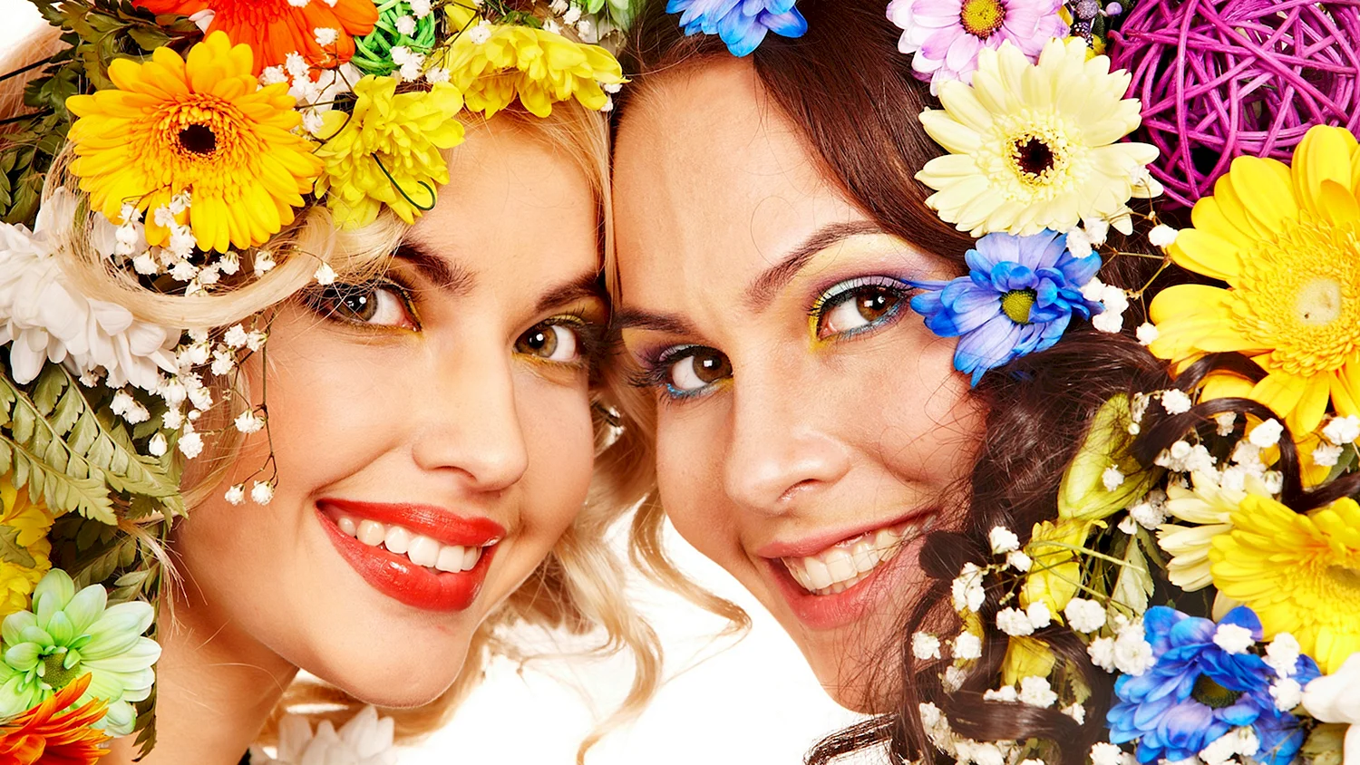Две девушки в цветах