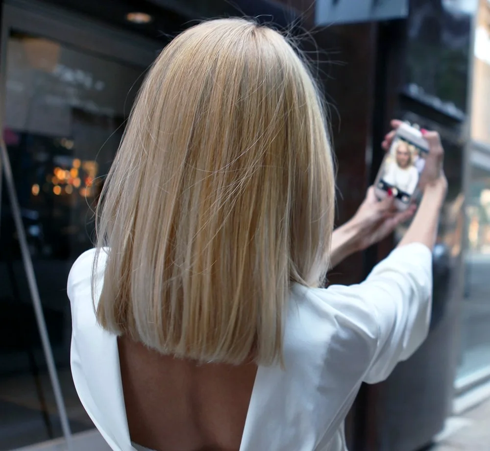 фото девушки спиной с каре блондинка