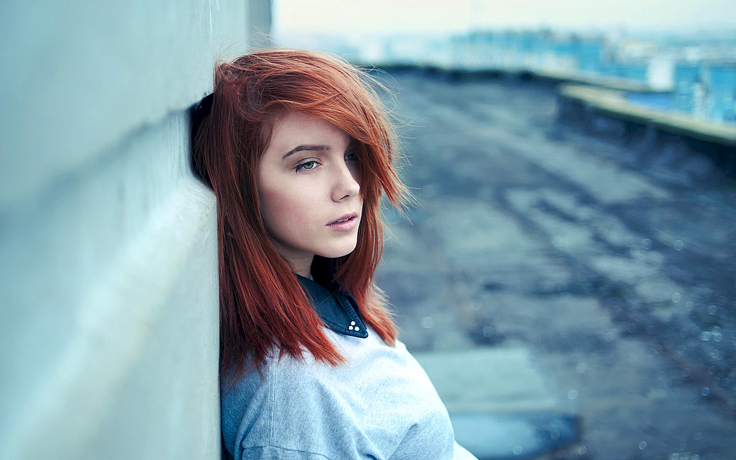 Элла Андерсон с рыжими волосами