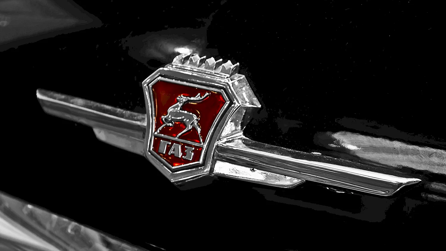 Эмблемы советских авто