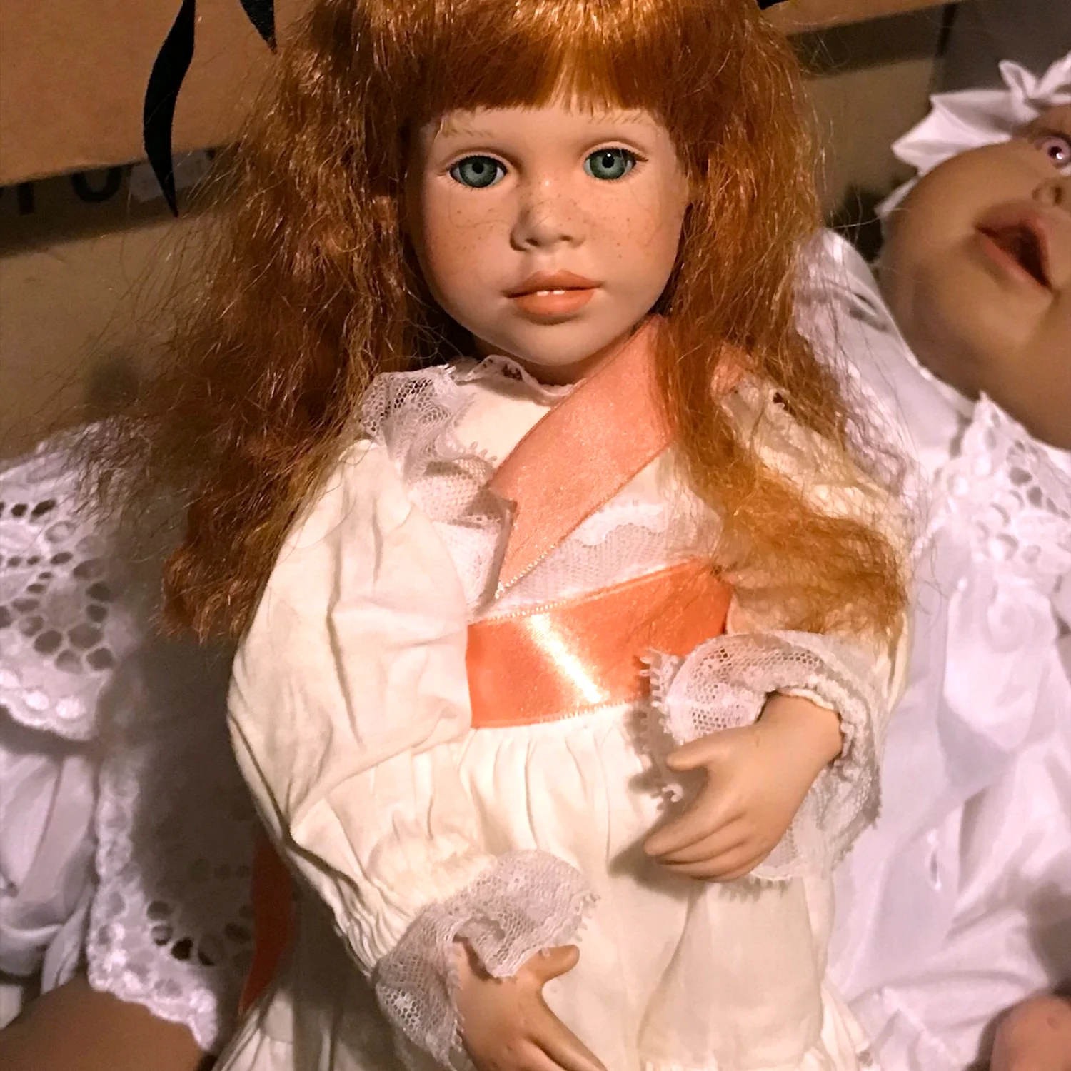 Фарфоровая кукла рыжая