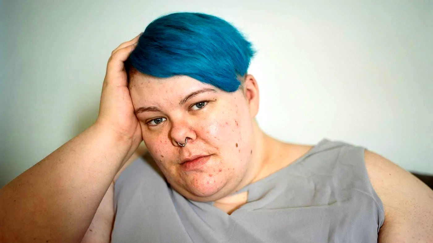 Феминистка с синими волосами