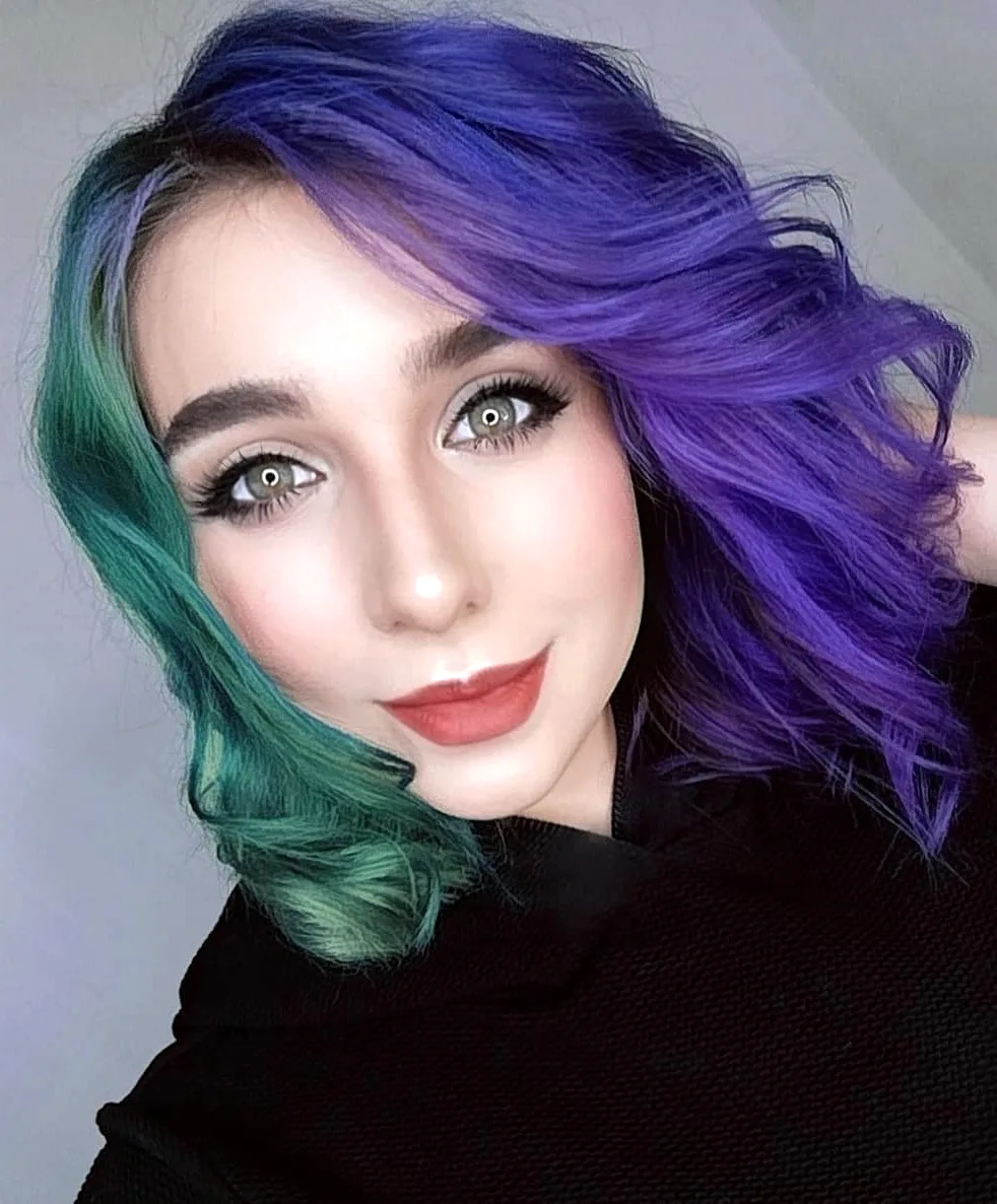 Фиолетово зеленые волосы