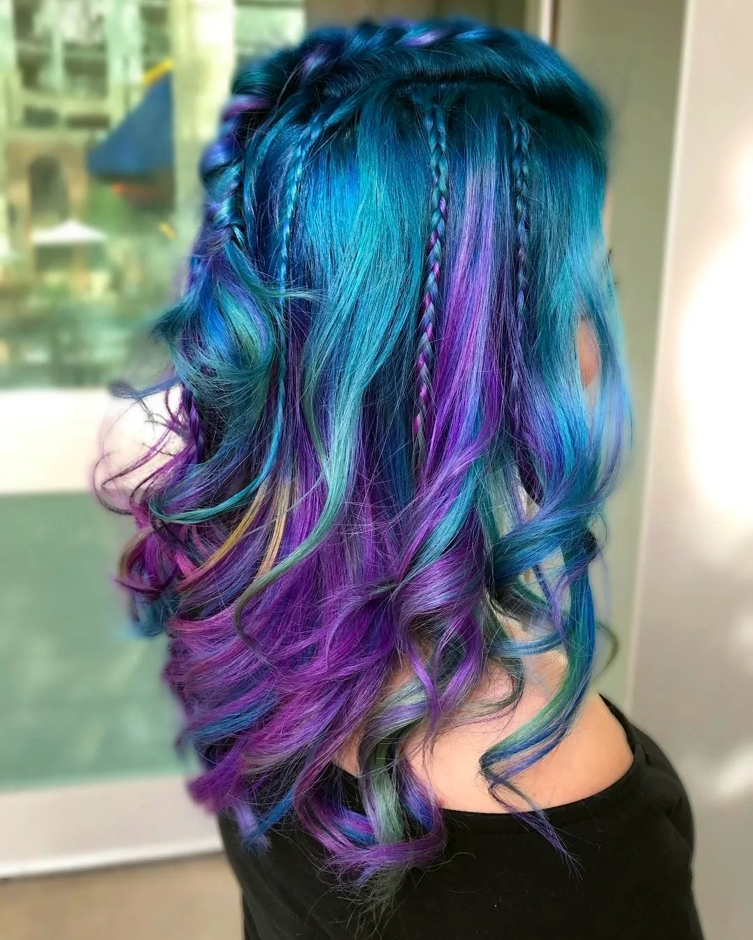 Фиолетовочиние волосы
