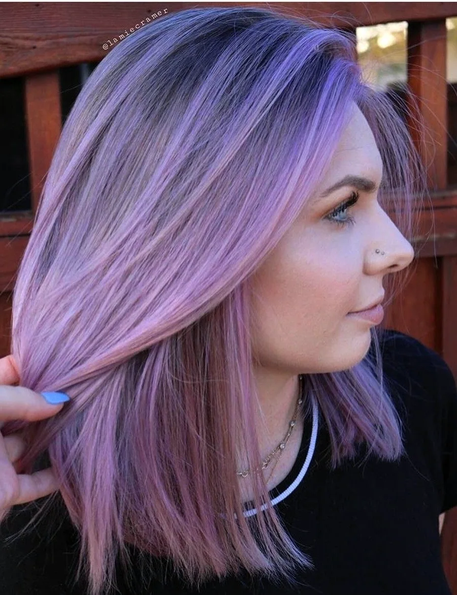 Фиолетовое мелирование на русые короткие волосы