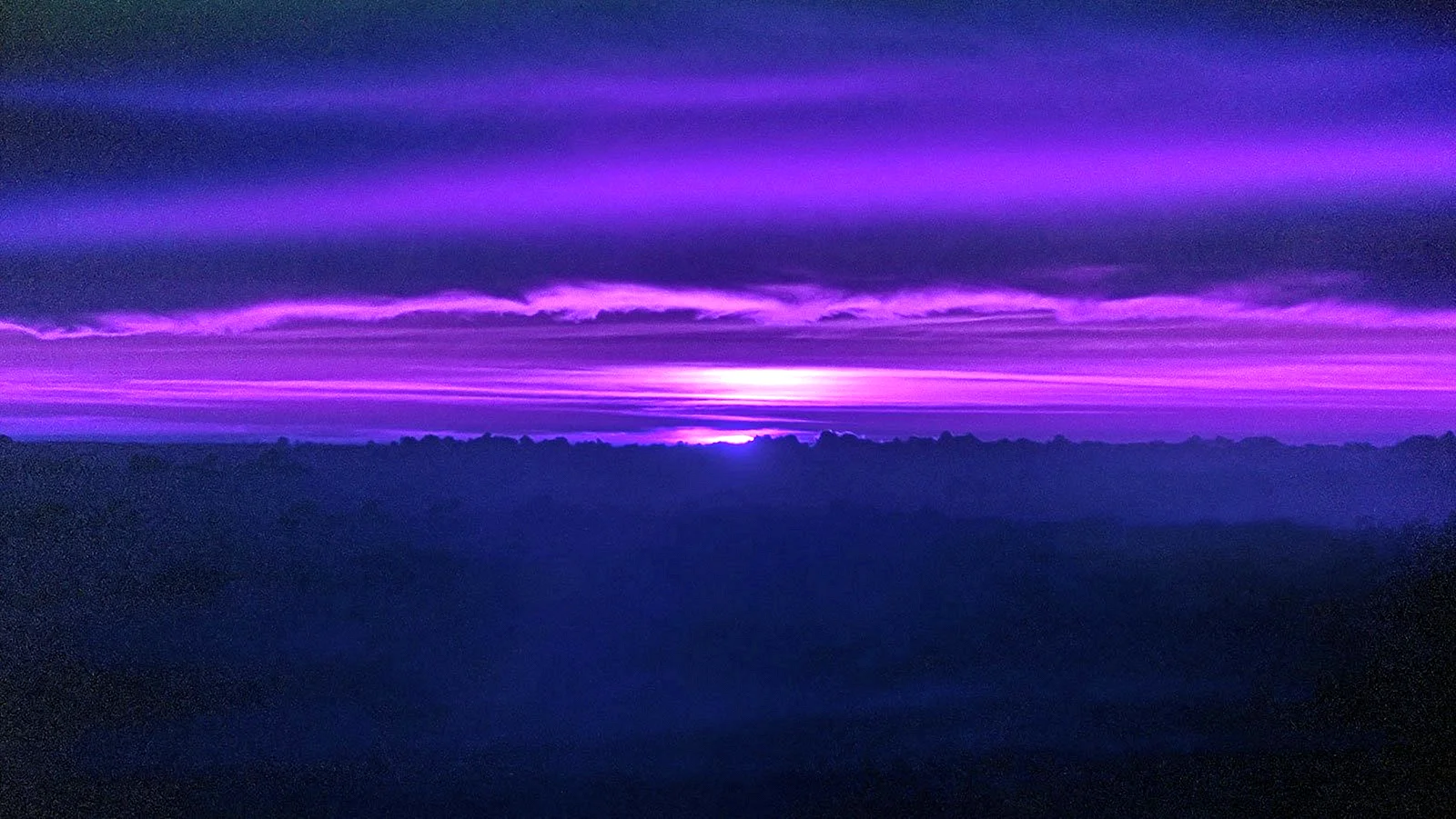 Фиолетовое небо горизонтально